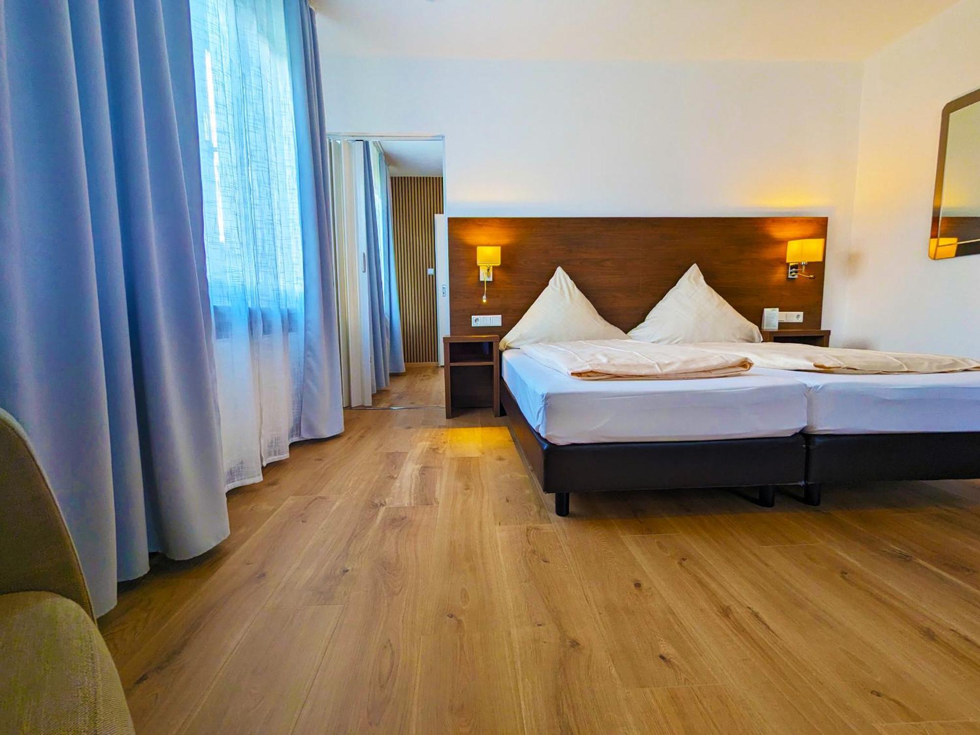 Hotel Berghof Wasserkuppe & Gaestehaus Fuldaquelle Ґерсфельд Номер фото