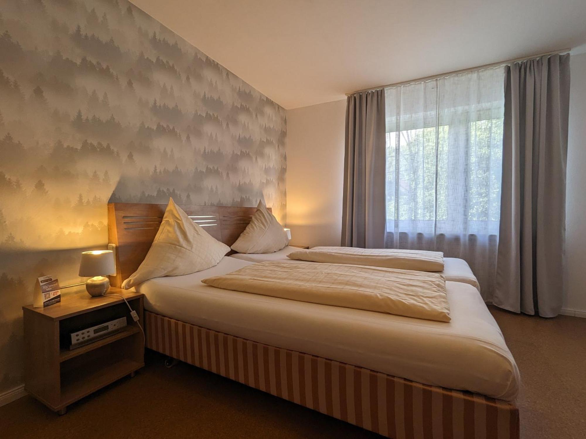 Hotel Berghof Wasserkuppe & Gaestehaus Fuldaquelle Ґерсфельд Номер фото