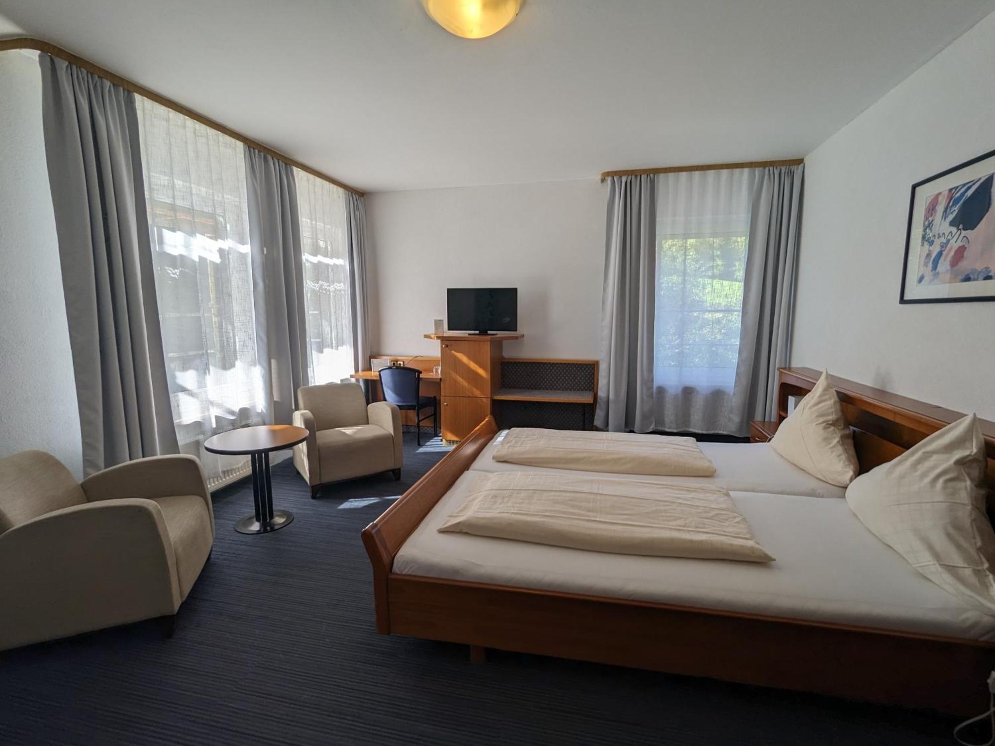 Hotel Berghof Wasserkuppe & Gaestehaus Fuldaquelle Ґерсфельд Номер фото