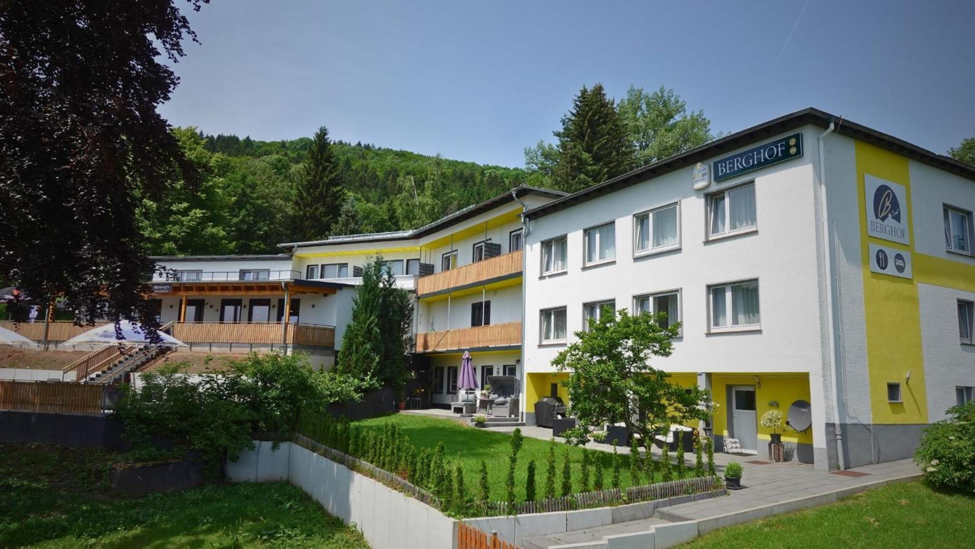 Hotel Berghof Wasserkuppe & Gaestehaus Fuldaquelle Ґерсфельд Екстер'єр фото