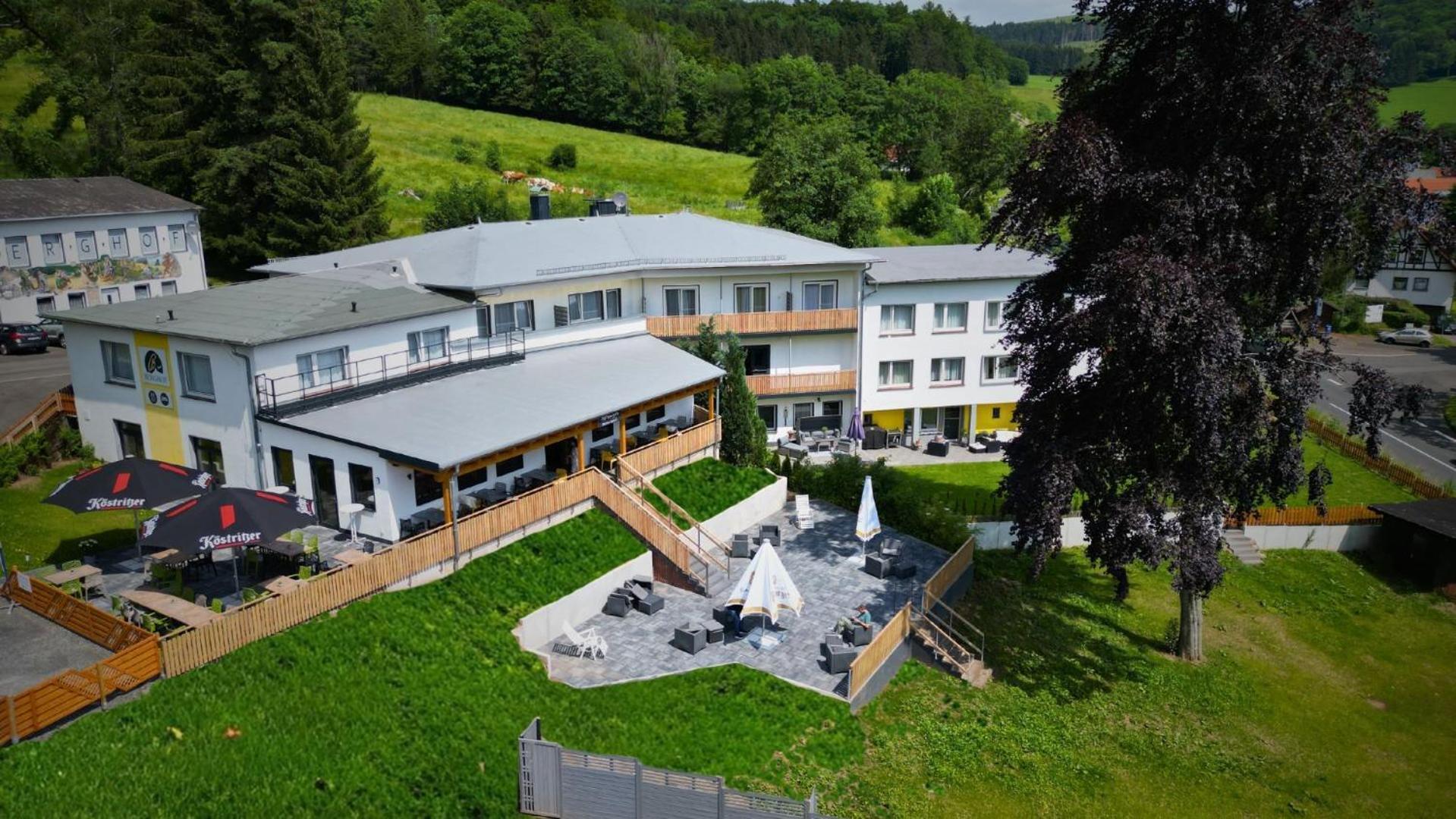 Hotel Berghof Wasserkuppe & Gaestehaus Fuldaquelle Ґерсфельд Екстер'єр фото