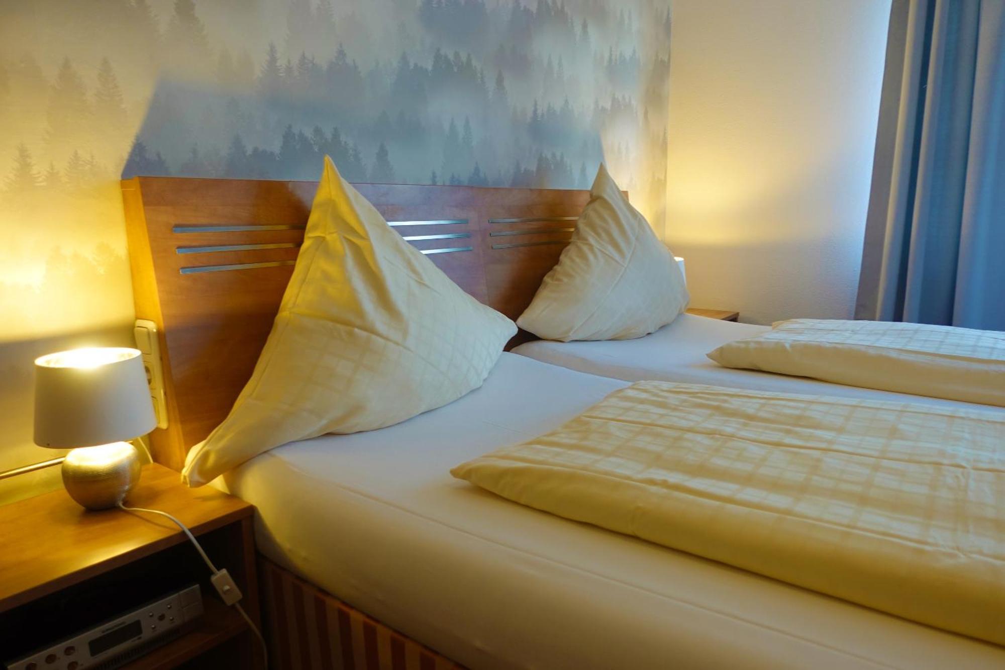 Hotel Berghof Wasserkuppe & Gaestehaus Fuldaquelle Ґерсфельд Екстер'єр фото