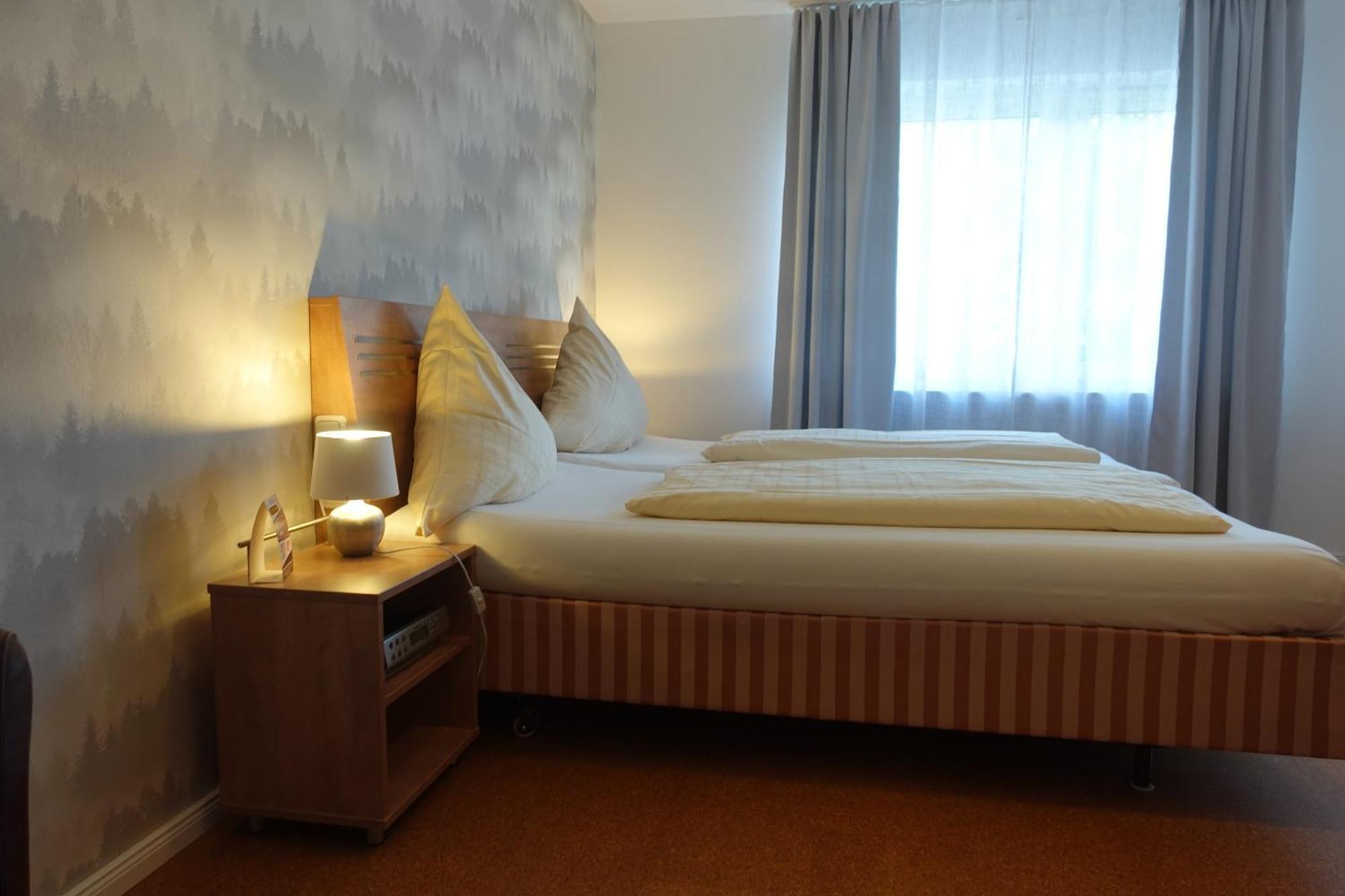 Hotel Berghof Wasserkuppe & Gaestehaus Fuldaquelle Ґерсфельд Номер фото