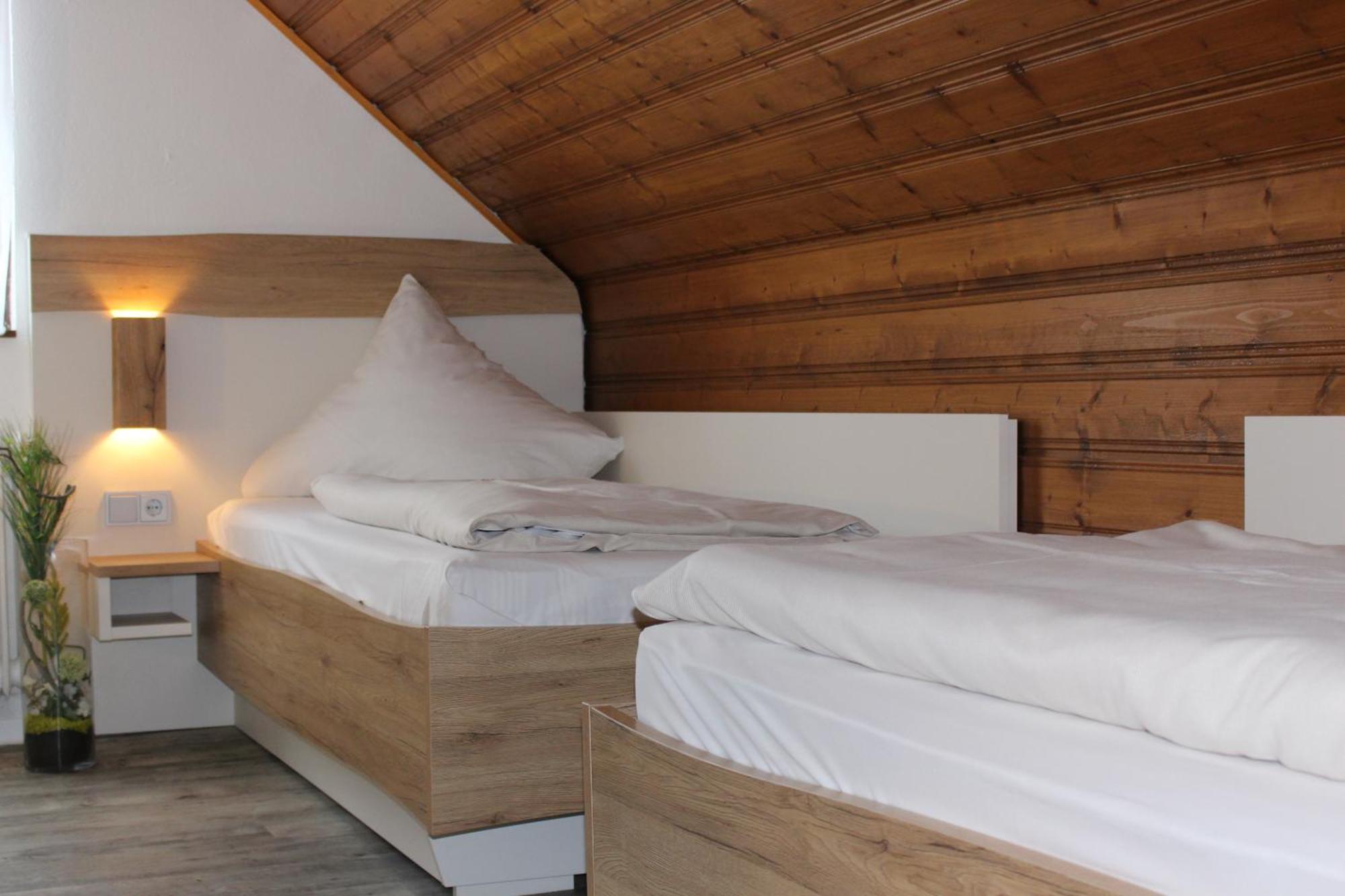 Hotel Berghof Wasserkuppe & Gaestehaus Fuldaquelle Ґерсфельд Номер фото